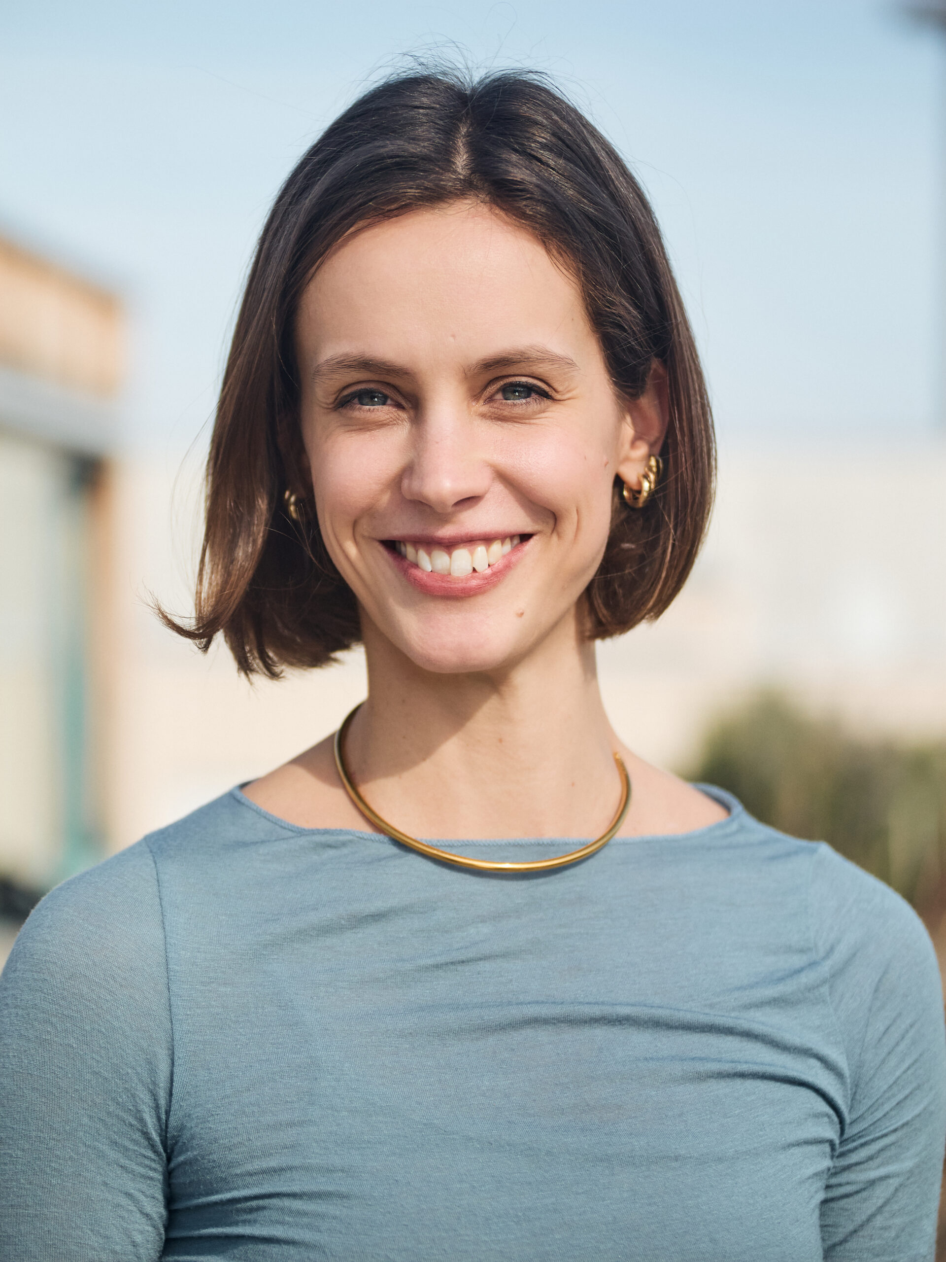Diese Bild zeigt Inga Wiesner, Psychotherapeutin in Supervision für Systemische Psychotherapie, im Portrait.